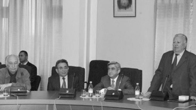 Ս. Սարգսյանն այցելեց ԳԱԱ ծանոթանալու հիմնանորոգված շենքին 