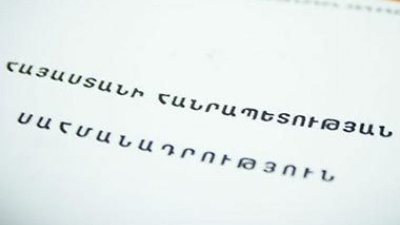 Սահմանադրության նախնական տարբերակով, պատերազմի ժամանակ ԶՈւ գերագույն գլխավոր հրամանատարը վարչապետն է 