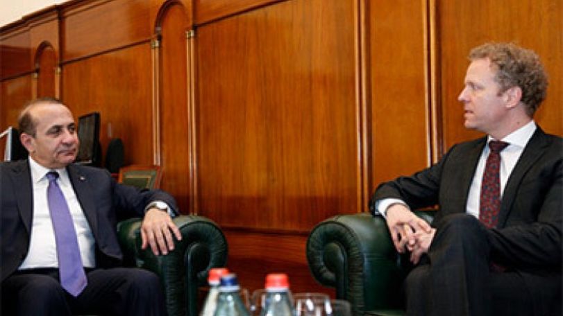 Armenian PM discusses bilateral cooperation with Swedish Chargé d'Affaires