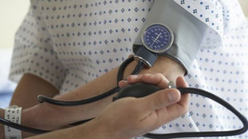 Women patients feel more pain when with partner, according to study 
