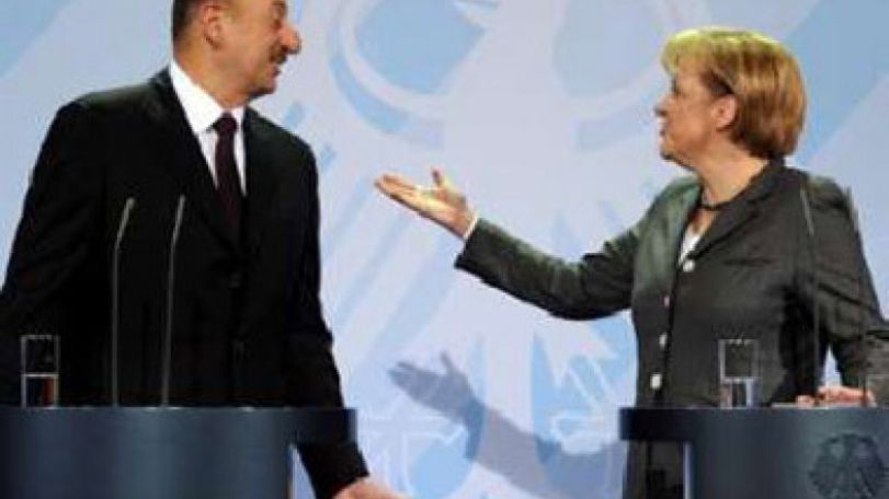 Human Rights Watch призывает Ангелу Меркель принудить Азербайджан освободить политзаключенных
