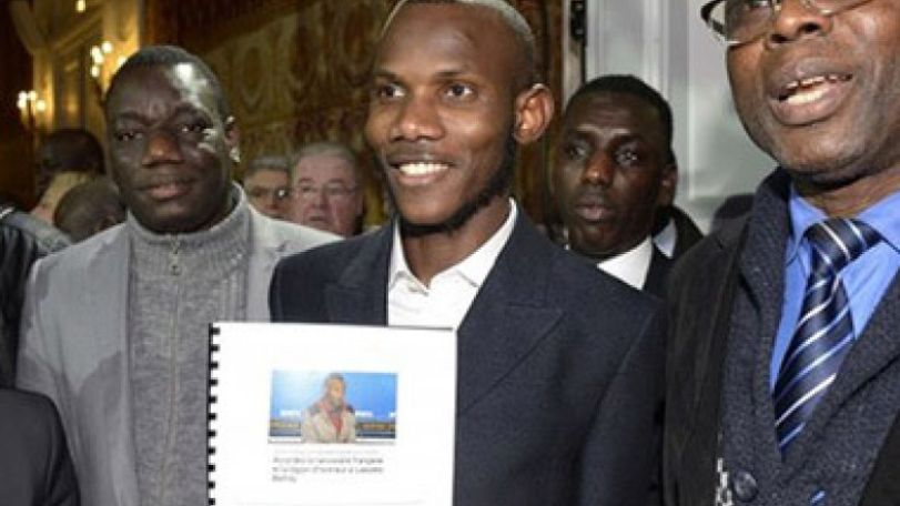 France attacks: 'Hero' Lassana Bathily gets citizenship