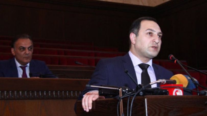 Armenian Transport Minister discusses new procedures for taxi services