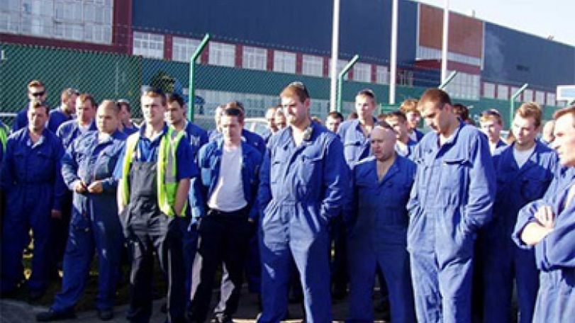 Polish workers in UK consider strike over anti-immigrant rhetoric