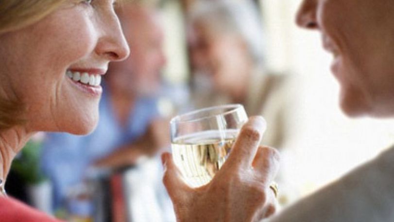Wealthy, educated single men drink the most in later life, study finds