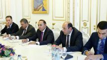Armenian government discusses measures to strengthen economy 