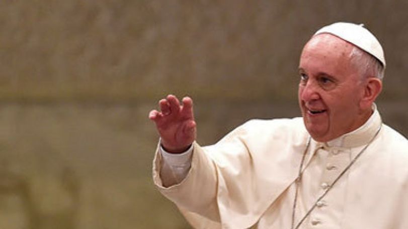 Pope makes surprise visit to Rome optician for new eyeglasses