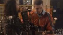 Aerosmith’s Steven Tyler rocks Moscow street musician