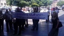 Former workers of Nairit rally outside government, demand re-launch of plant 
