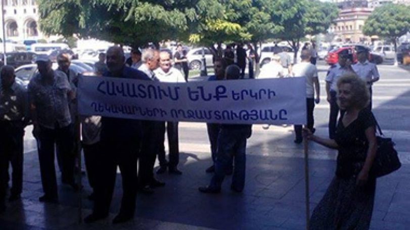 Former workers of Nairit rally outside government, demand re-launch of plant 