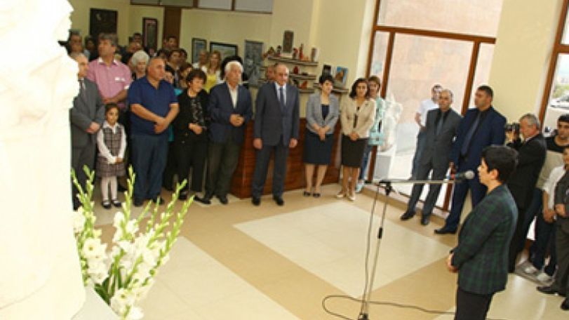Б. Саакян: Проведение выставки Лаврента Галаяна и подобных мероприятий важно для представления НКР внешнему миру 