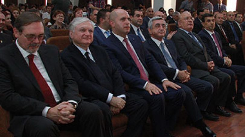 Նախագահն այցելել է Լոմոնոսովի անվան Մոսկվայի պետական համալսարանի Երևանի մասնաճյուղ (լուսանկարներ)