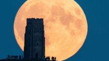 'Supermoon' coincides with lunar eclipse