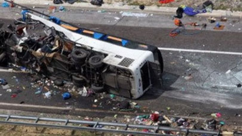 Two camels injure 25 passengers during accident