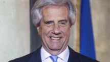 Uruguayan president assists French girl on flight to Paris