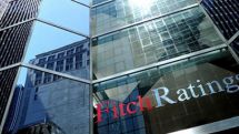 Агентство Fitch снижает рейтинги азербайджанских банков, а валютные резервы ЦБ Азербайджана с начала года «растаяли» вдвое