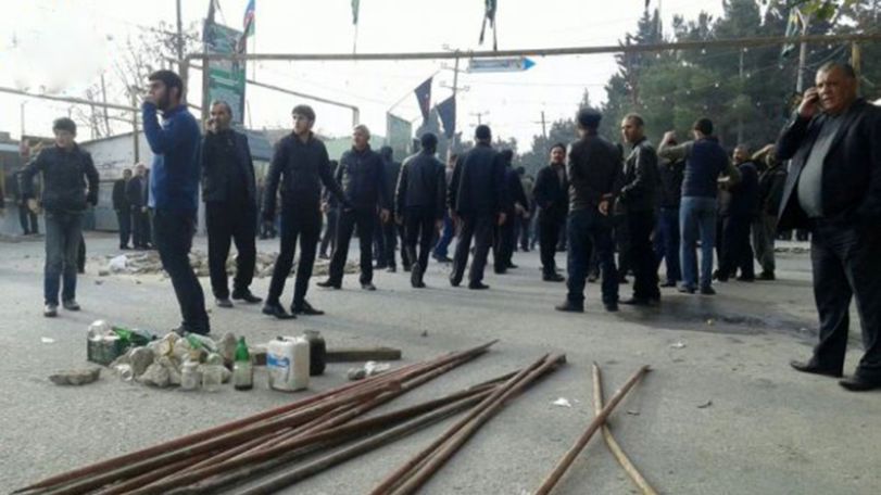 While Ilham Aliyev reasons on Islam and terrorism, Islamists build barricades 20 kms from Baku