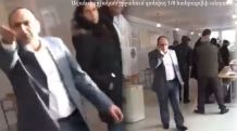 «Я сейчас тебе ноги переломаю, холоп!» Глава УИК воюет с журналистом, нарушившим закон на конституционном референдуме в Армении