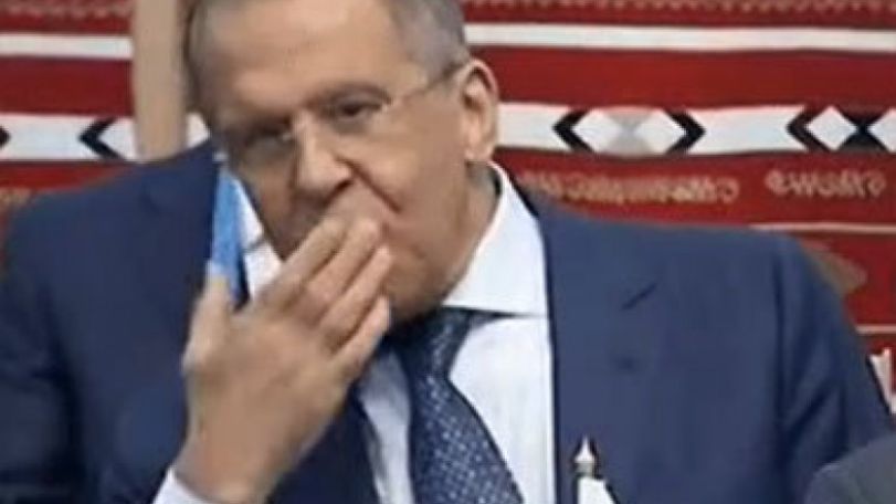   Глава МИД России С.Лавров под песню Шер послал воздушный поцелуй Интернет-пользователям  