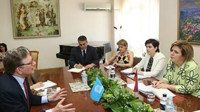 Глава Минкультуры Армении выразила представителю ЮНЕСКО обеспокоенность в связи с уничтожением армянских памятников в Сирии 