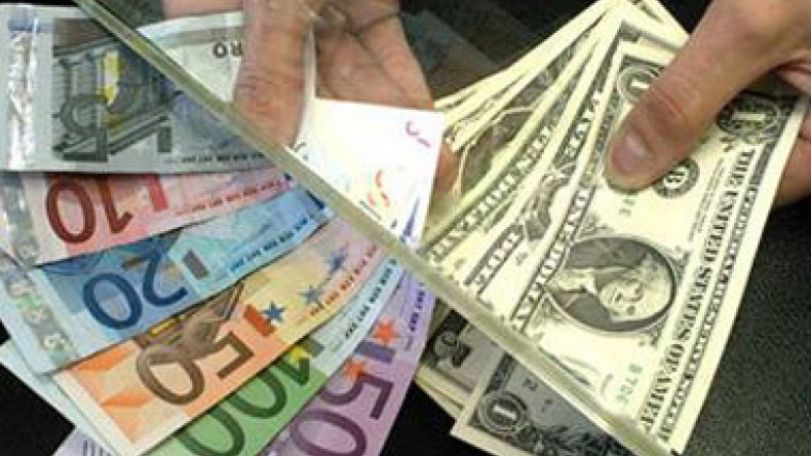 Девальвация российской валюты продолжается: курс доллара вырос до 62 рублей, курс евро превысил 77 руб.