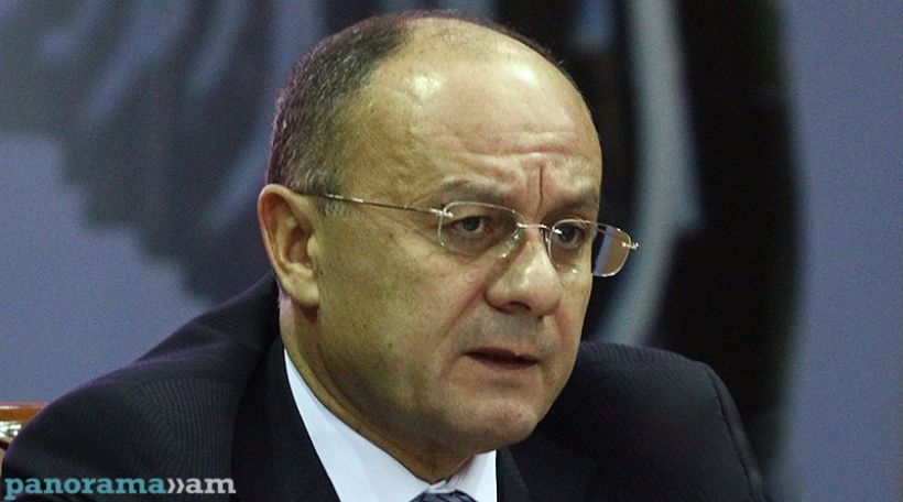Глава Минобороны Армении Сейран Оганян срочно отправился в НКР для обсуждения сложившейся на границе ситуации