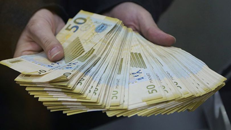 Devaluation of Azerbaijan currency: Market collapses, priced grow, people assault stores