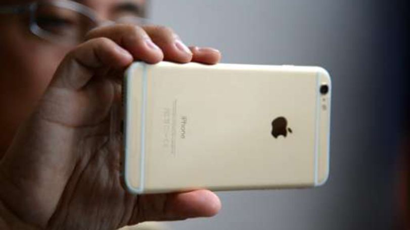 Компания Apple отказала ФБР в «беспрецедентном требовании» о взломе телефона