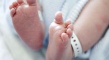 “Vaginal seeding” for C-section babies may carry potential infection risks, experts warn
