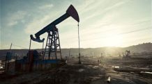 Азербайджан замораживает цены на нефть на фоне «свободного падения» банковского сектора