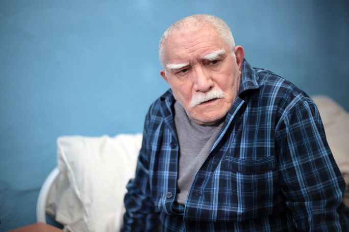 Армен Джигарханян продолжает оставаться в больнице