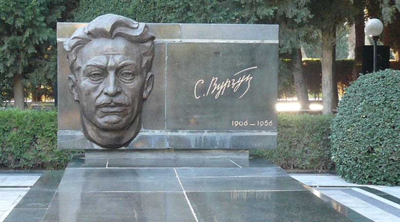 В Азербайджане классического поэта Самеда Вургуна обвинили в «проармянской позиции»