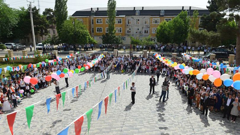 В Азербайджане 100 выпускников школ не умеют читать и писать, а более 50% отличников не справились со вступительными экзаменами