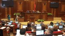 Armenian parliament adopts 2015 state budget    