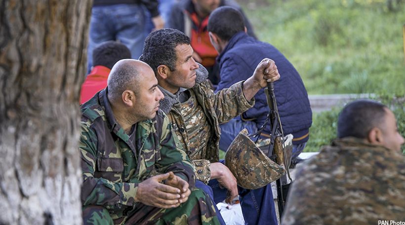 СМИ: Добровольцы из Армении, Арцаха и Диаспоры готовы с оружием в руках защищать свою родину от азербайджанского агрессора