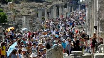 Number of tourists decrease in Turkey in 2016