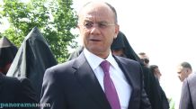 «Мы следим за всем»: глава Минобороны Армении о ситуации на границе с Азербайджаном