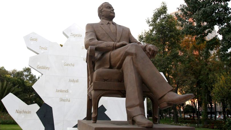 Azerbaijani civil activists promised to be released if they apologize in front of Heydar Aliyev’s monument