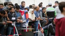 800,000 migrants ready to head to EU