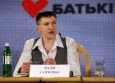 Помилованная президентом России Надежда Савченко назвала Путина «гнидой» и потребовала «отцепиться от Украины»
