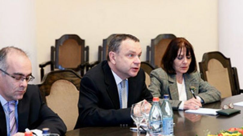 Armenian PM, French Ambassador discuss bilateral cooperation 