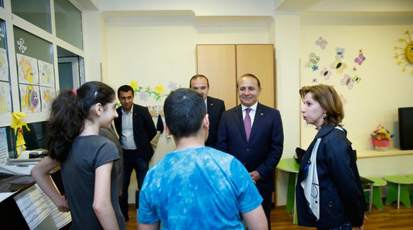 «Քվանտ»-ի աշակերտը վարչապետին է ներկայացրել անօդաչու սարքերը չեզոքացնելու նպատակով իր պատրաստած սարքը