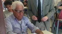 Итальянец в возрасте 80 лет сдает выпускные экзамены в средней школе