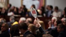 Ведущие мировые аукционные дома резко сократили продажи предметов искусства