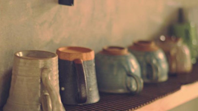 The mug color that makes your coffee taste sweeter