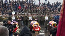 В военном пантеоне «Ераблур» начались похороны членов экипажа сбитого ВС Азербайджана вертолета МИ-24 ВВС НКР