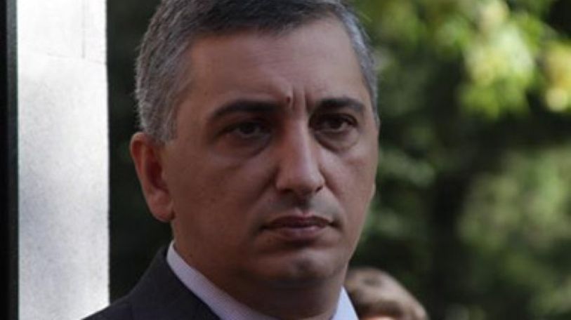 А. Агаронян: На территории захваченного полка ППС в Ереване прозвучала беспорядочная стрельба