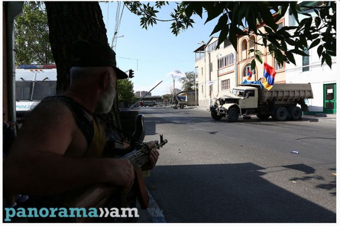 National Security Service gives the gunmen ultimatum to surrender by 17:00 today