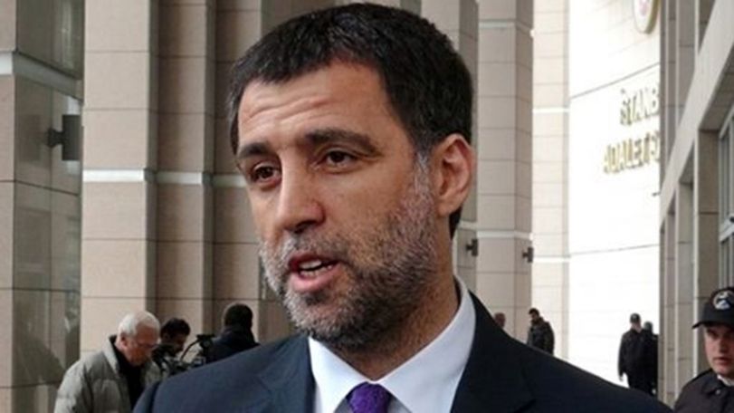Турция выдала ордер на арест футболиста Хакана Шукюра после мятежа