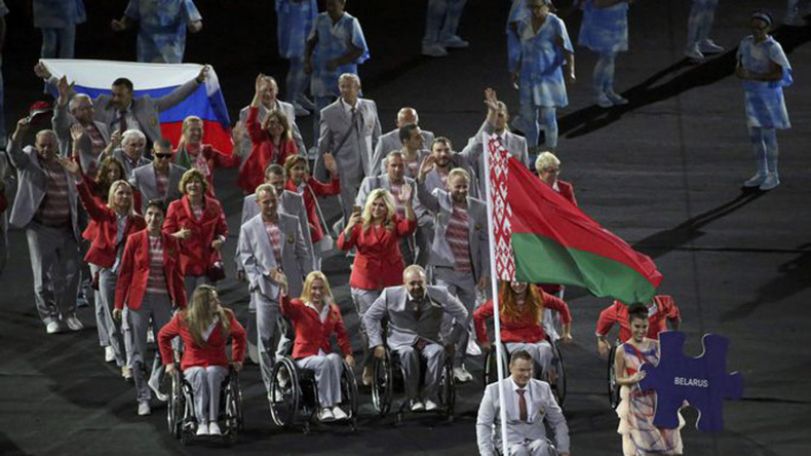 Восхищение в Рунете: сборная Беларуси пронесла флаг России на открытии Паралимпийских игр в Рио